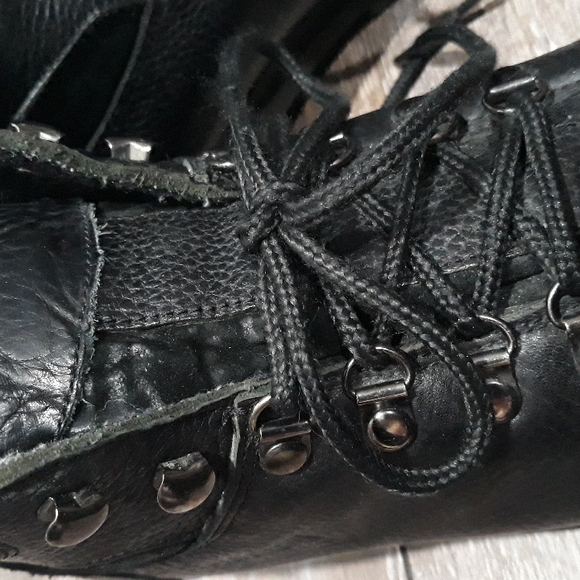 White Mountain black leather hiking boots. Size 9.5 - Picture 4 of 12
